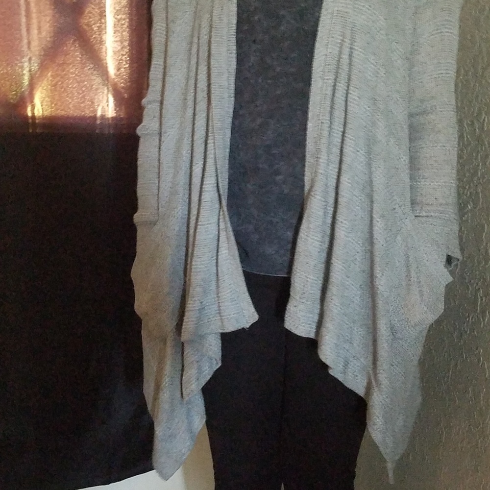 Hooded kerchief hemmed sweater